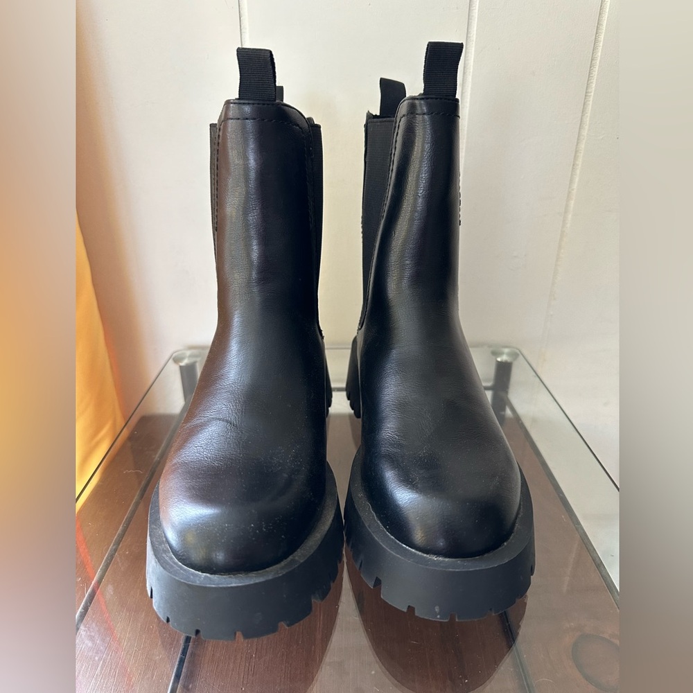 ISOMEI women’s chelsea boots.